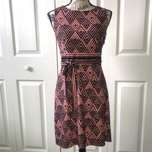 Just Taylor graphic shift dress